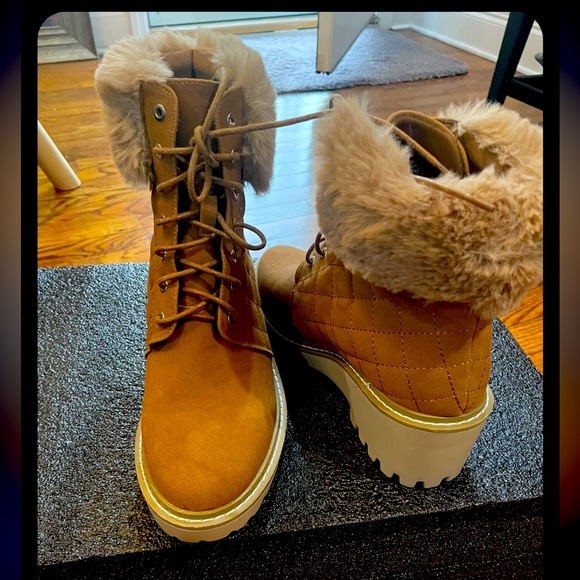 Women’s stylish designer lace up boots by Nicole Miller; Sz 9 - Picture 1 of 7